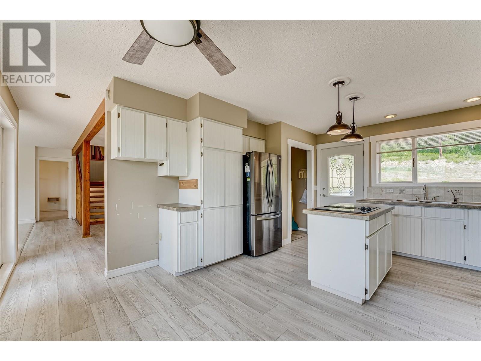 8022 Aspen Road, Vernon, British Columbia  V1B 3M9 - Photo 6 - 10352419