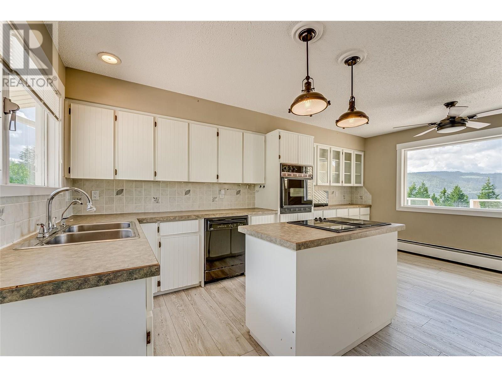 8022 Aspen Road, Vernon, British Columbia  V1B 3M9 - Photo 8 - 10352419