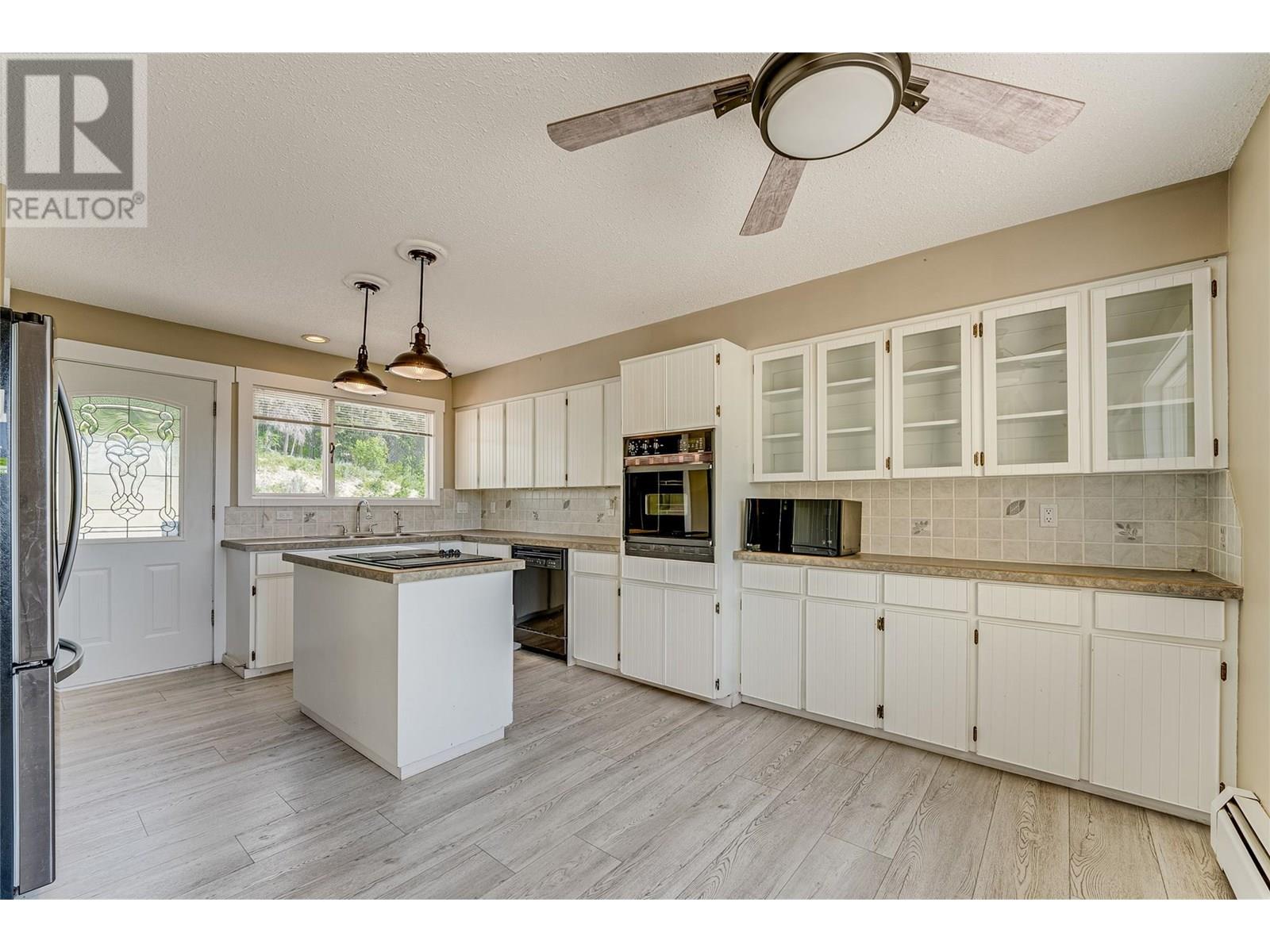 8022 Aspen Road, Vernon, British Columbia  V1B 3M9 - Photo 5 - 10352419