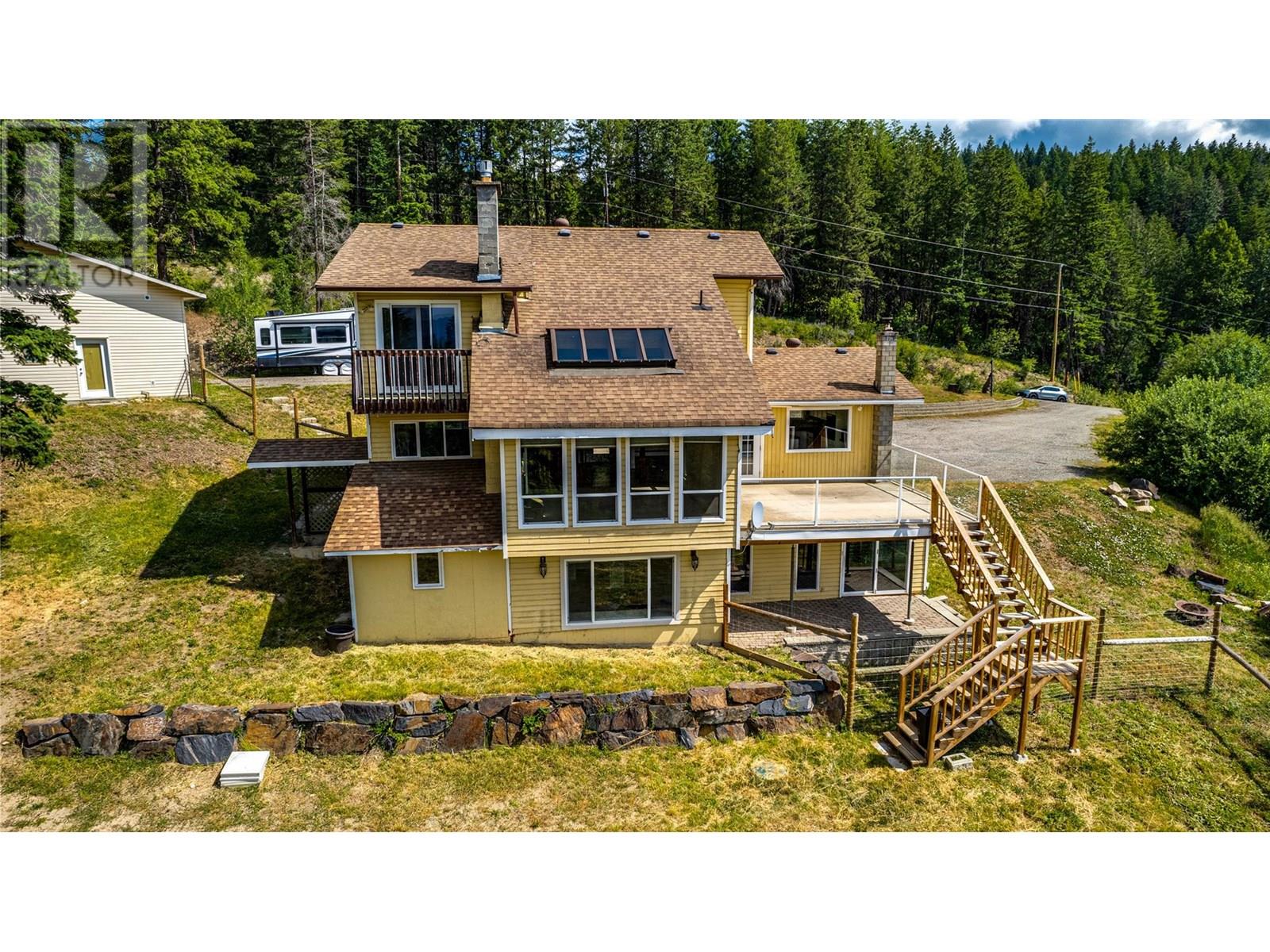 8022 Aspen Road, Vernon, British Columbia  V1B 3M9 - Photo 2 - 10352419