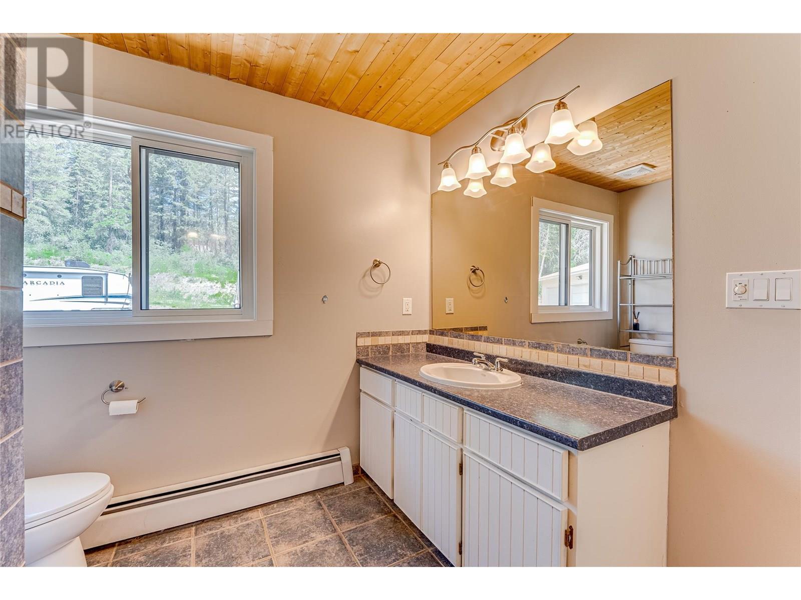 8022 Aspen Road, Vernon, British Columbia  V1B 3M9 - Photo 37 - 10352419