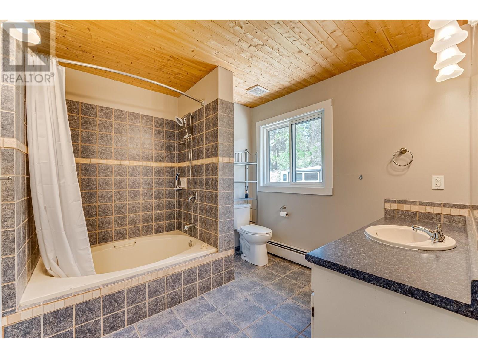 8022 Aspen Road, Vernon, British Columbia  V1B 3M9 - Photo 36 - 10352419