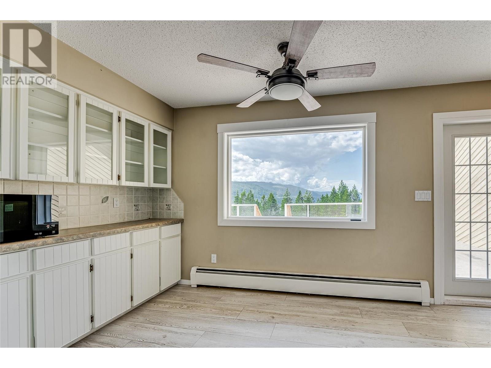 8022 Aspen Road, Vernon, British Columbia  V1B 3M9 - Photo 9 - 10352419