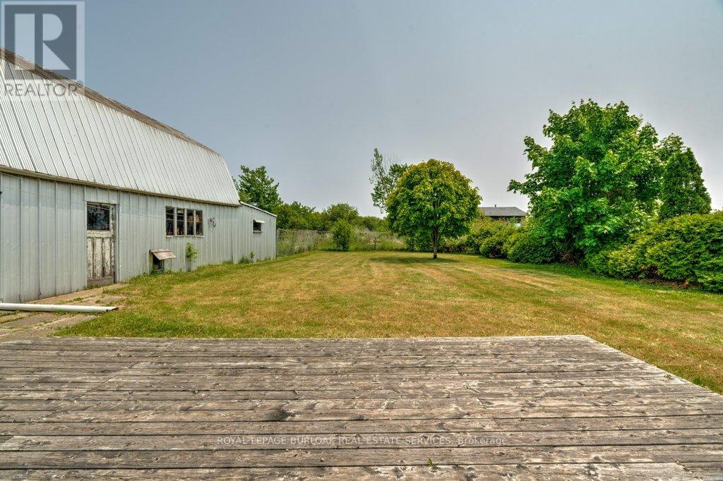 Property at 114 SECOND ROAD E image 5