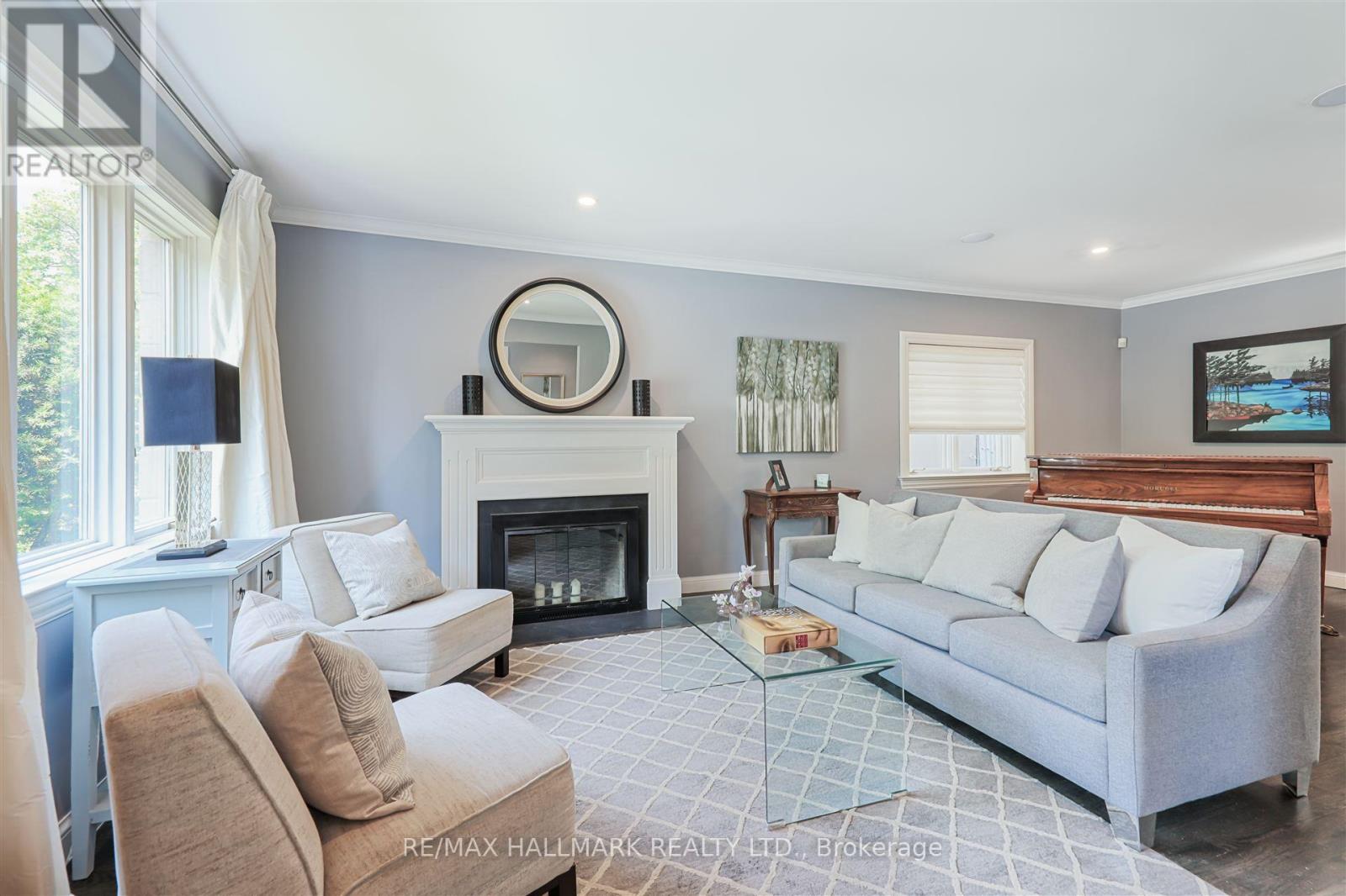 Property at 27 CAMERON CRESCENT image 3