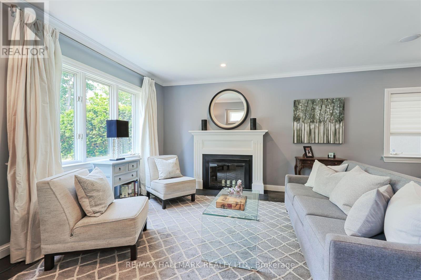 Property at 27 CAMERON CRESCENT image 4