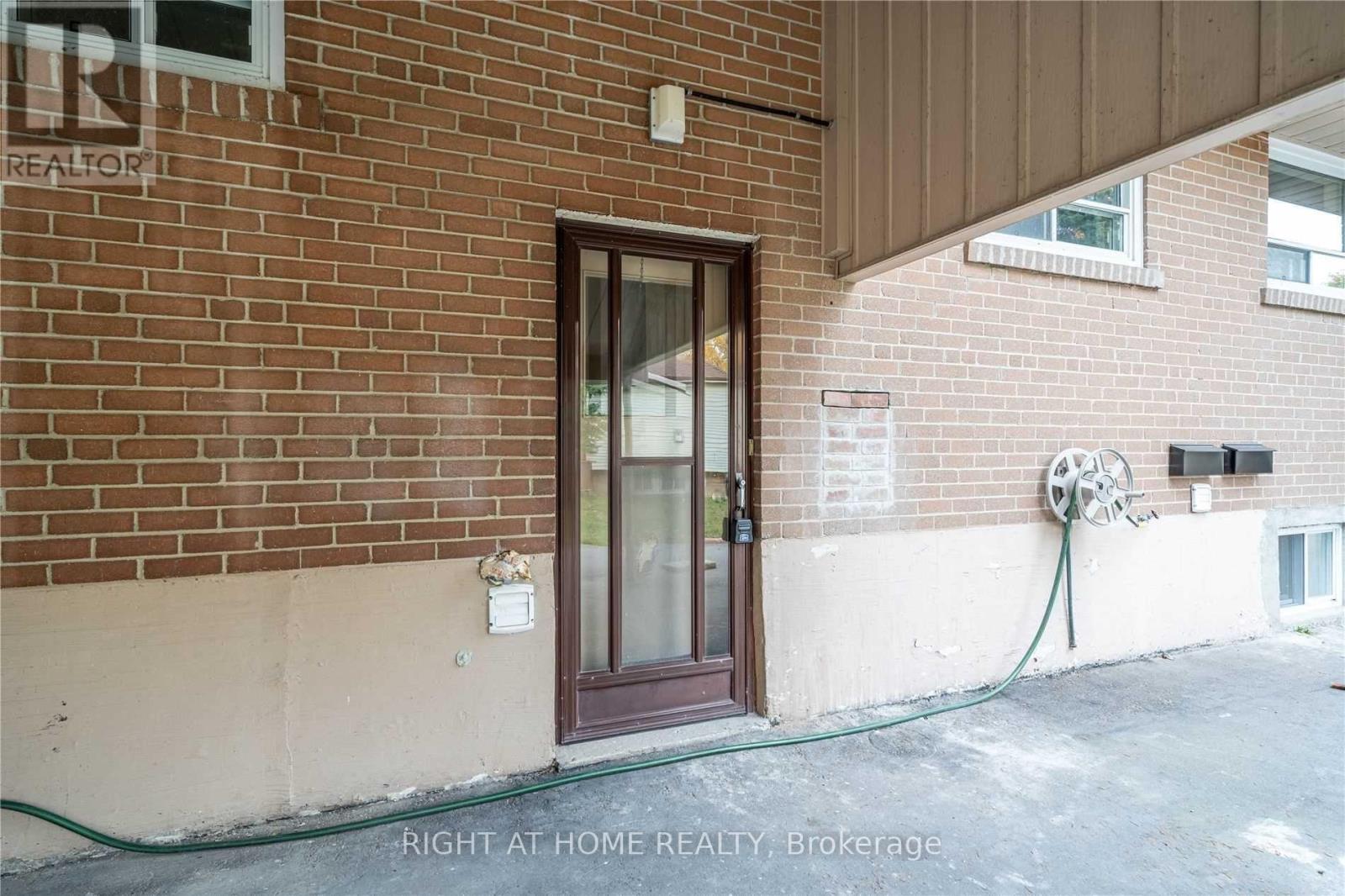 Apt B - 841 Reytan Boulevard, Pickering, Ontario  L1H 1C7 - Photo 2 - E12227831