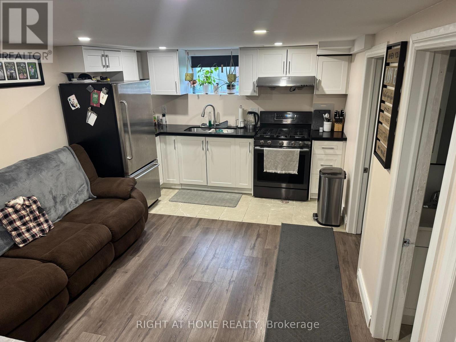 Apt B - 841 Reytan Boulevard, Pickering, Ontario  L1H 1C7 - Photo 3 - E12227831