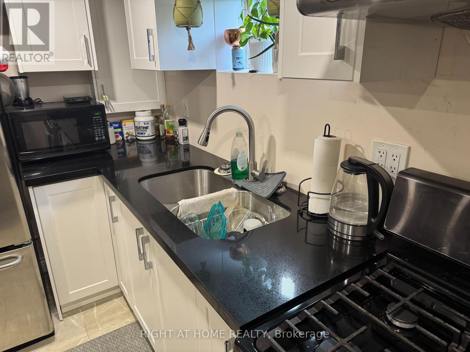 Apt B - 841 Reytan Boulevard, Pickering, Ontario  L1H 1C7 - Photo 5 - E12227831