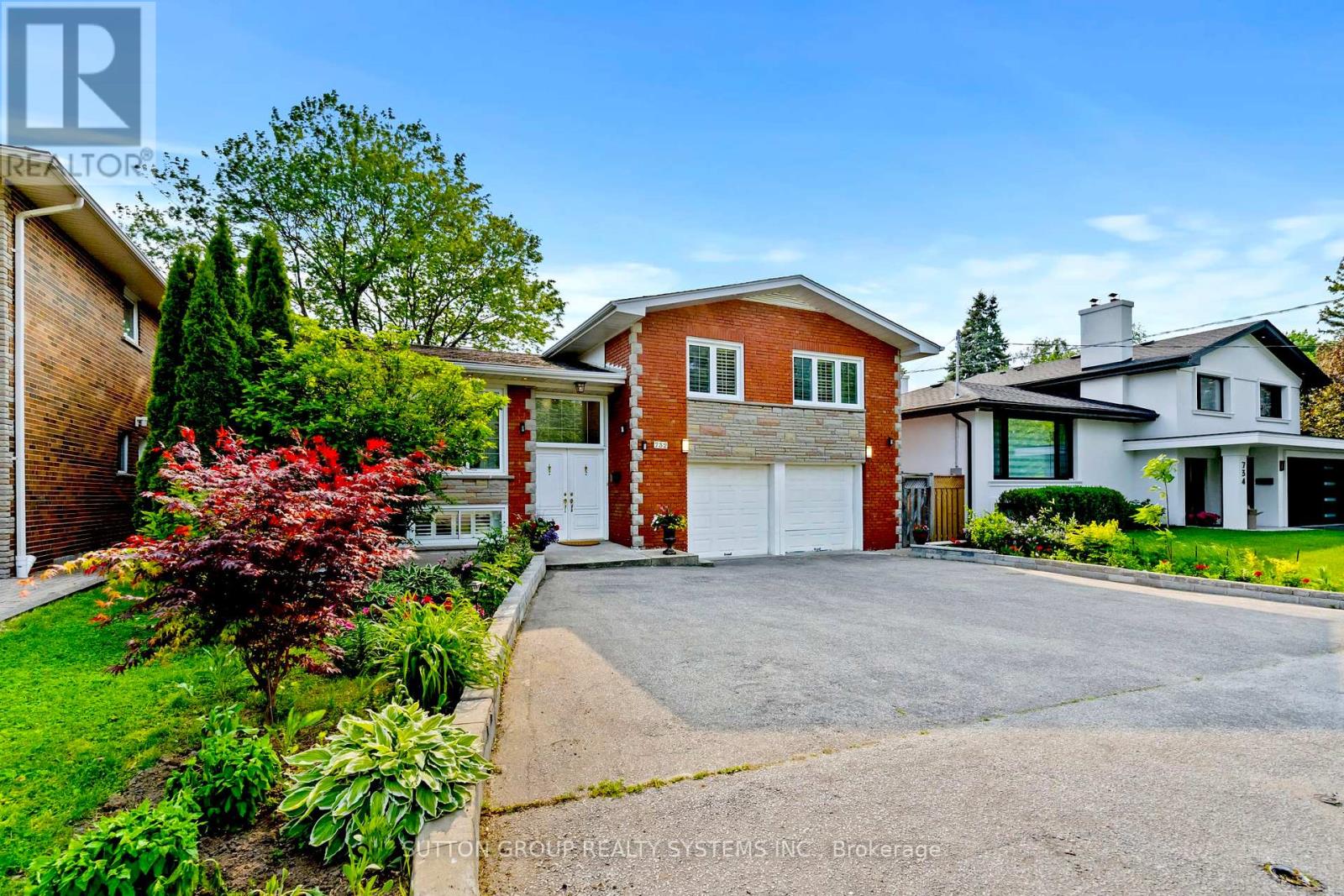 Property at 732 ROYAL YORK ROAD image 3