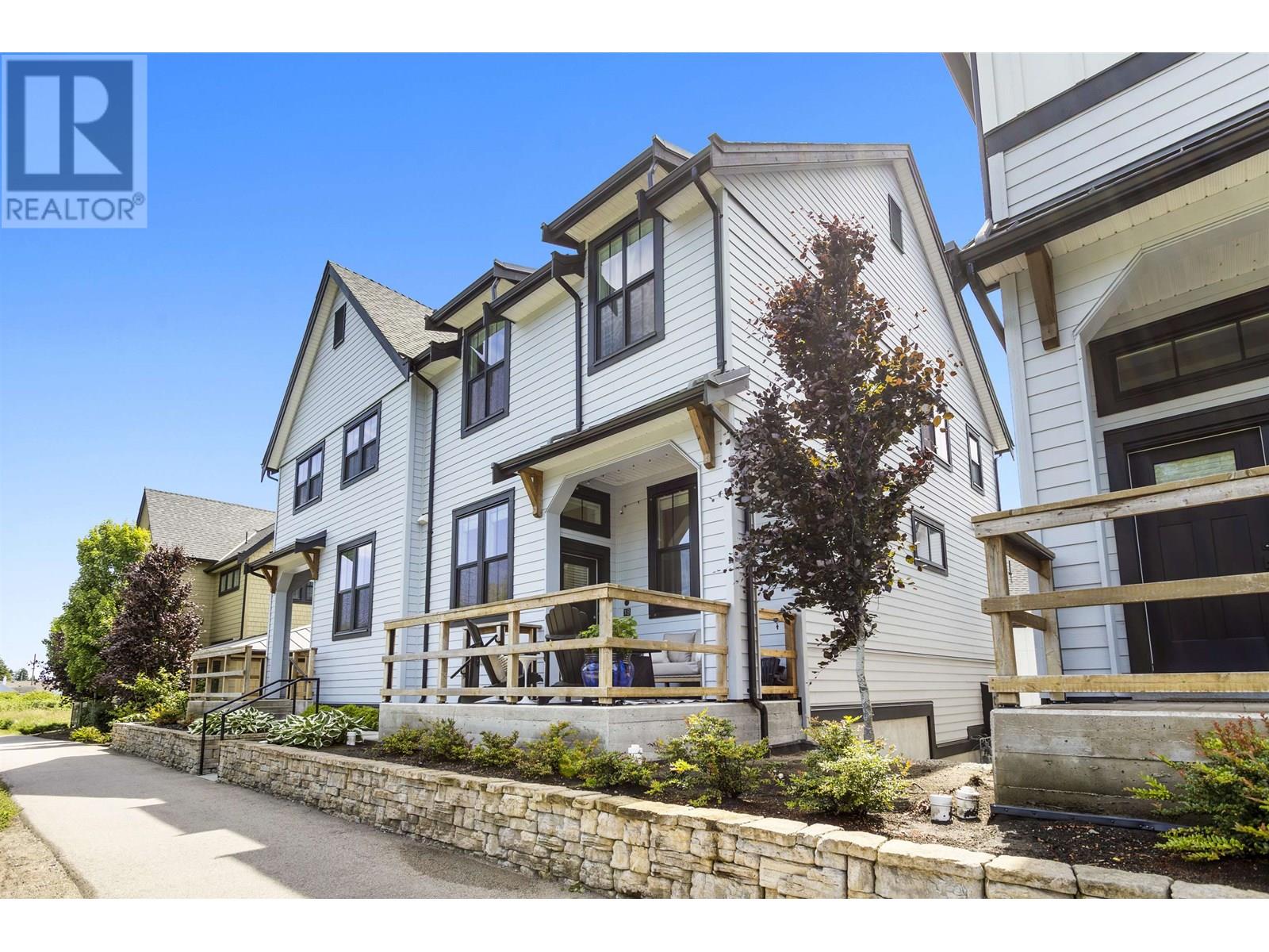 Property at 18 6429 MARKET AVENUE image 2