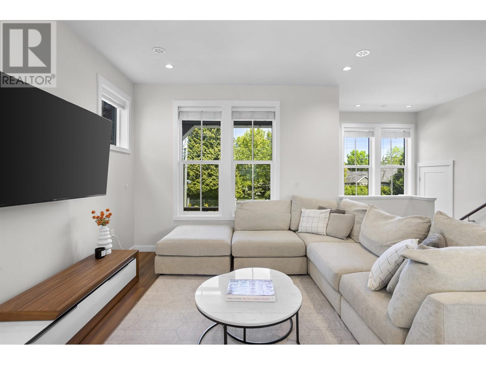 Property at 18 6429 MARKET AVENUE image 3