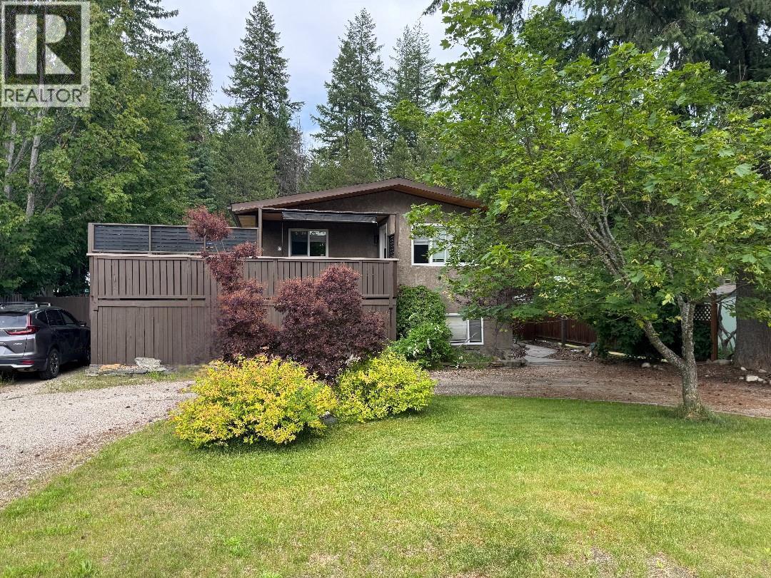 922 Columbia Crescent, nakusp, British Columbia V0G1R0