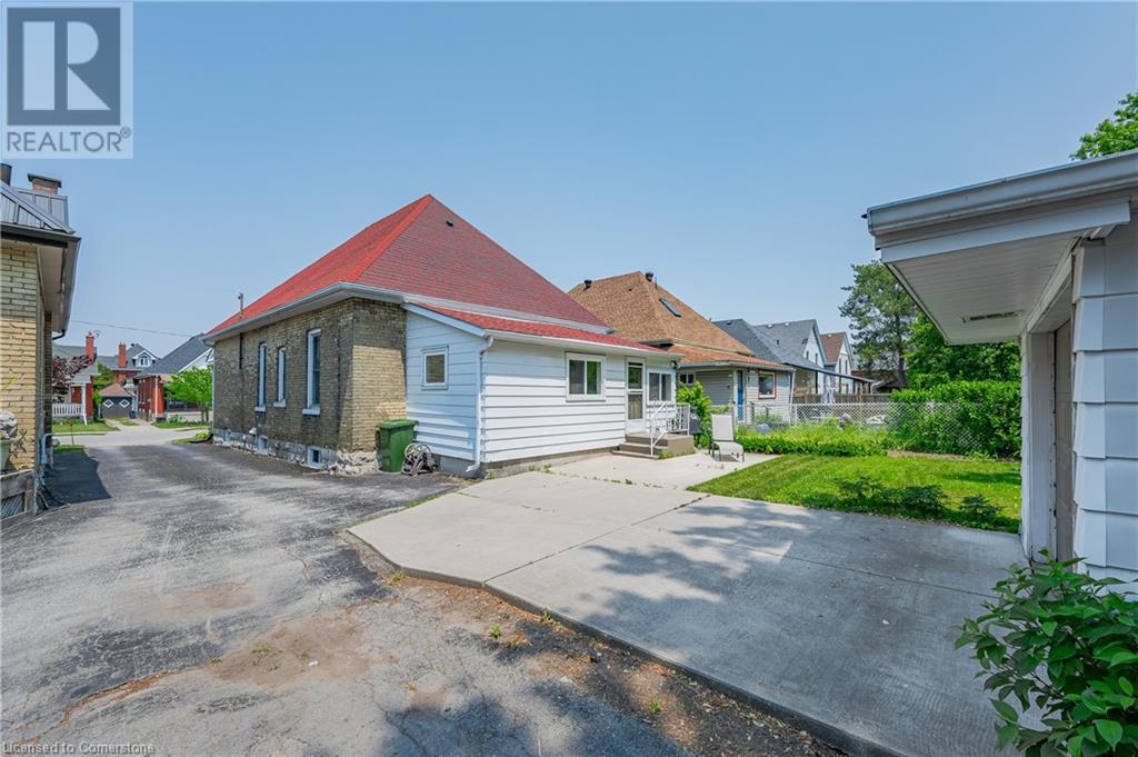 Photo 16 of 49 for 41 Chestnut Street