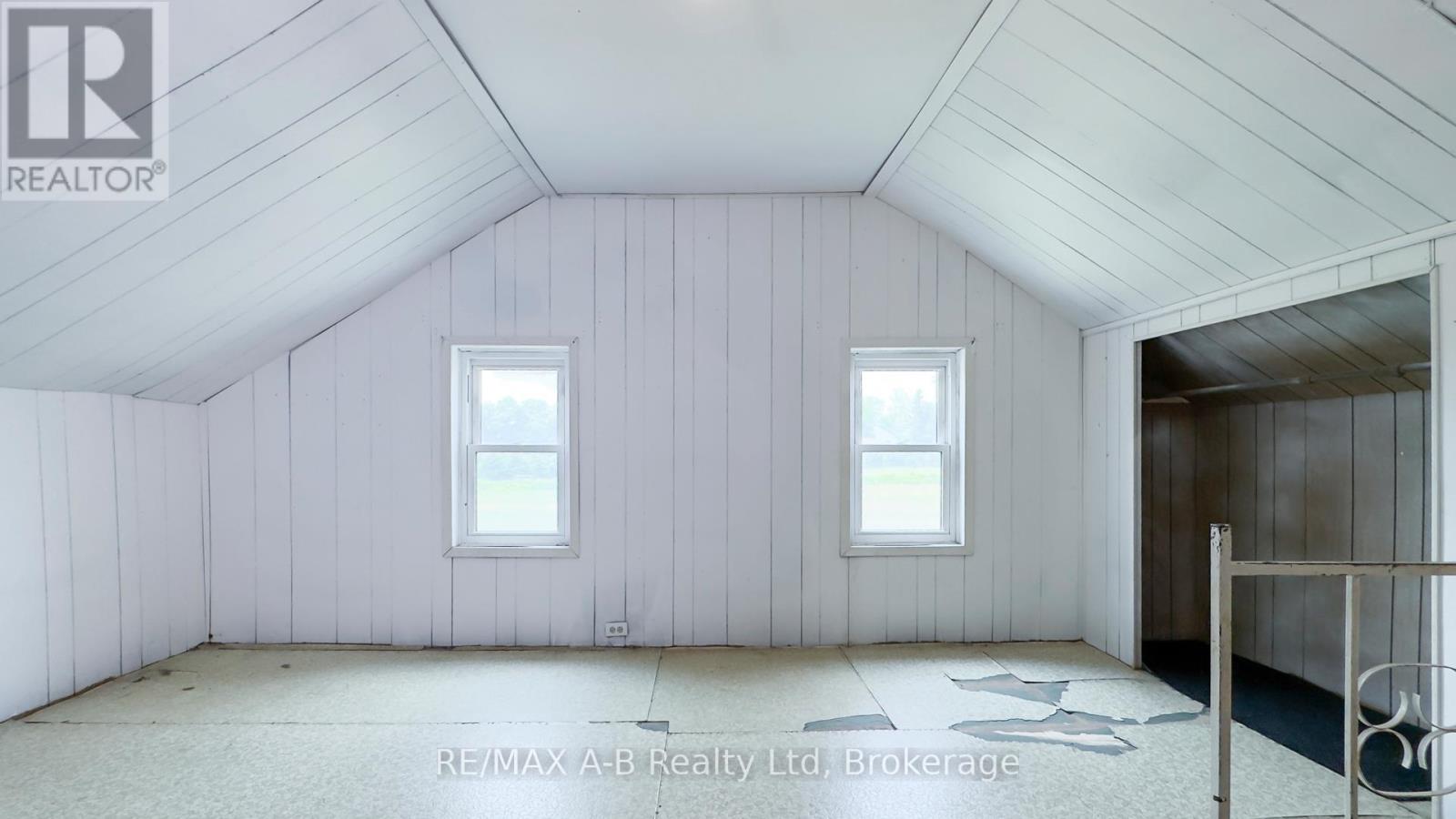 17570 Elginfield Road, Perth South, Ontario  N4X 1C6 - Photo 21 - X12227928