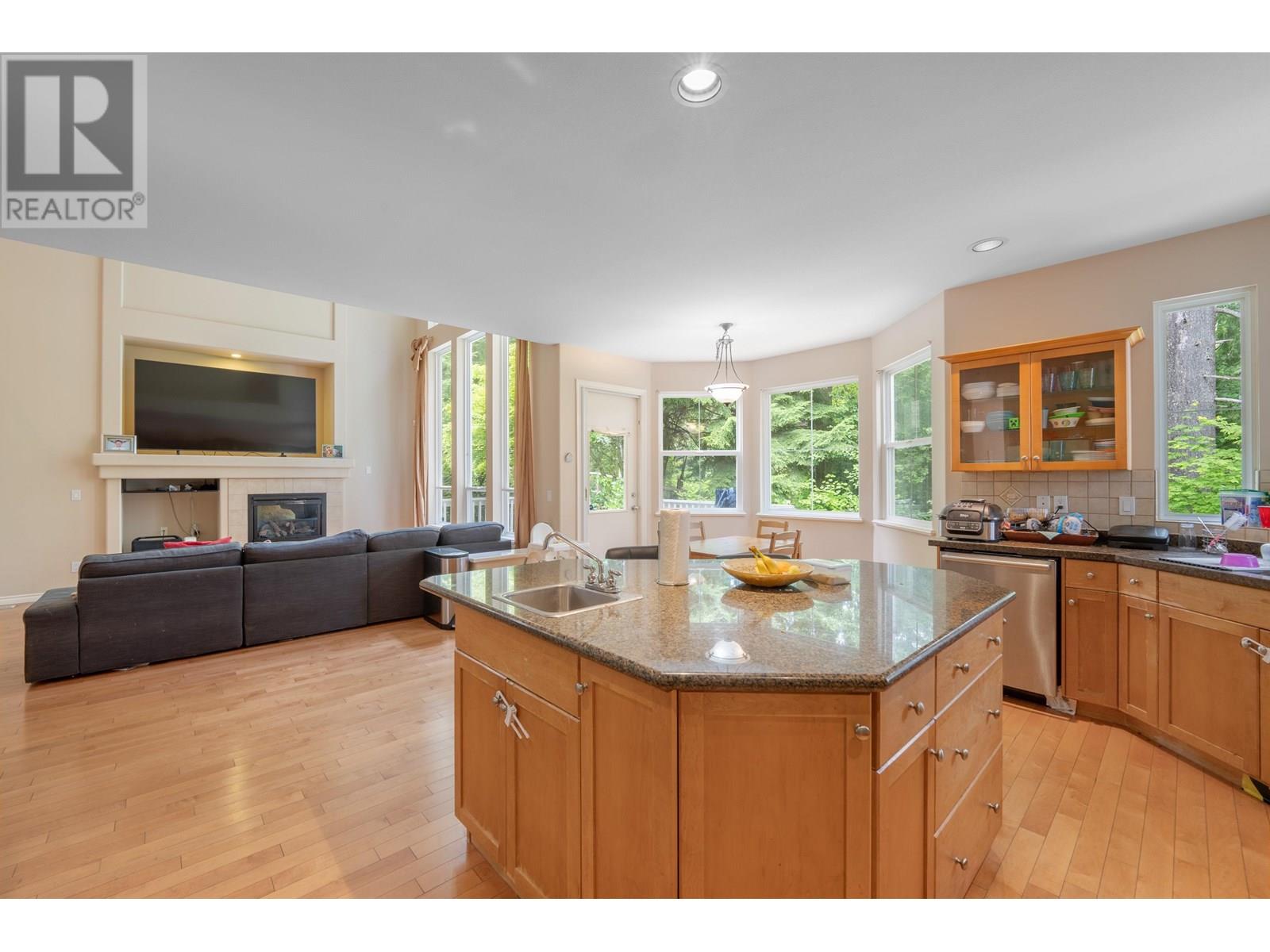 3305 Chartwell Grn, Coquitlam, British Columbia  V3E 3N1 - Photo 14 - R3016715