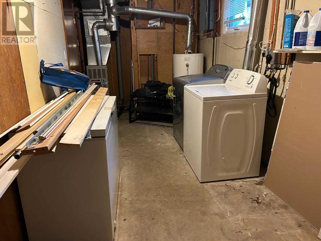 Property at 424 2 Street W image 5