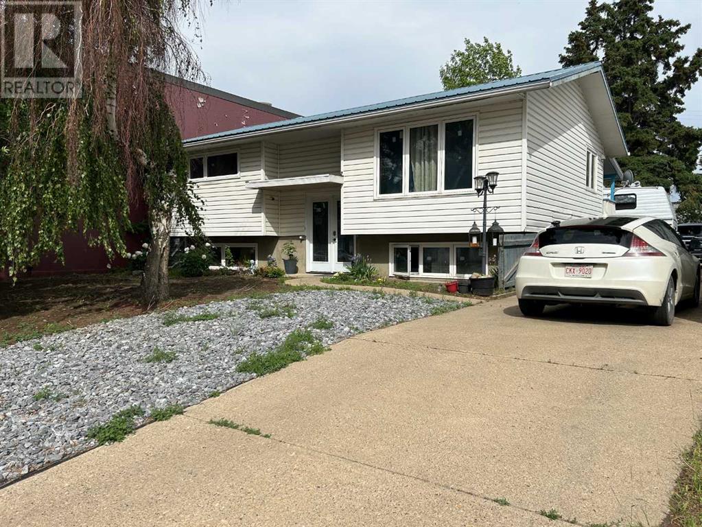 Property at 424 2 Street W image 1