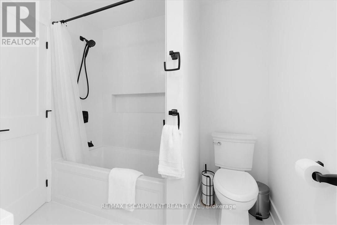94 West 32nd Street, Hamilton (Westcliffe), Ontario  L9C 5G9 - Photo 20 - X12227941