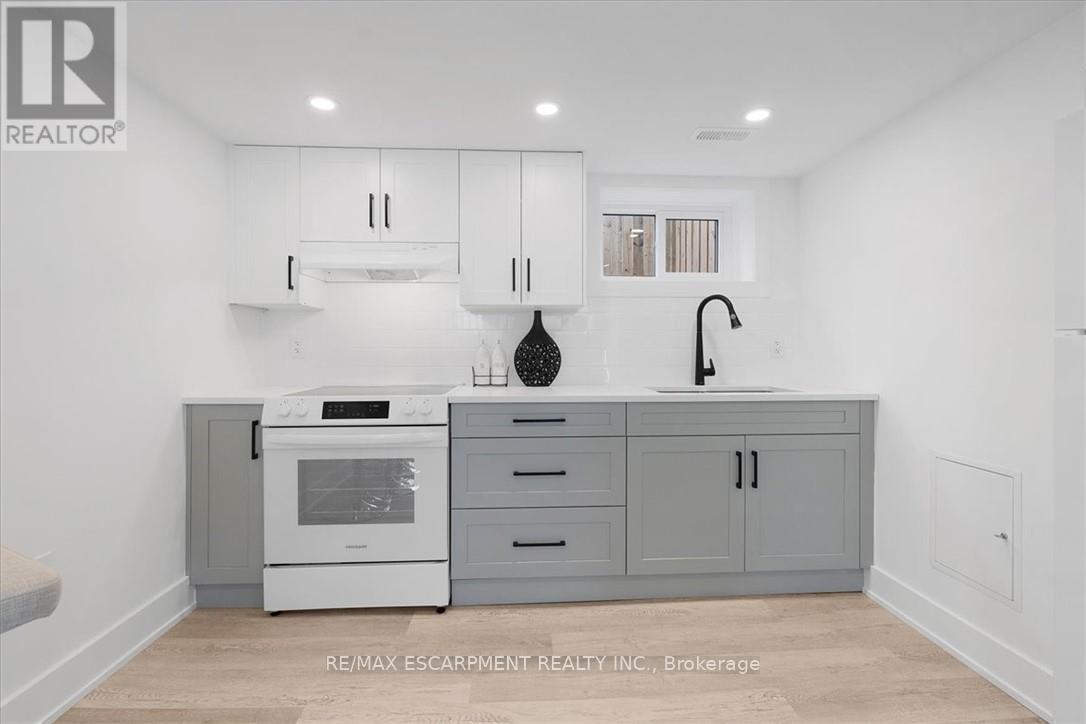 94 West 32nd Street, Hamilton (Westcliffe), Ontario  L9C 5G9 - Photo 24 - X12227941