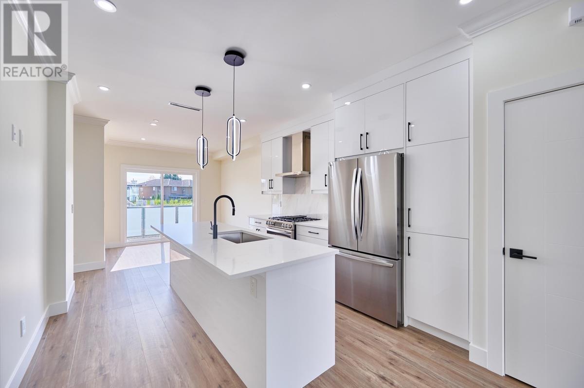 Property at 27 1115 ROMA AVENUE image 4