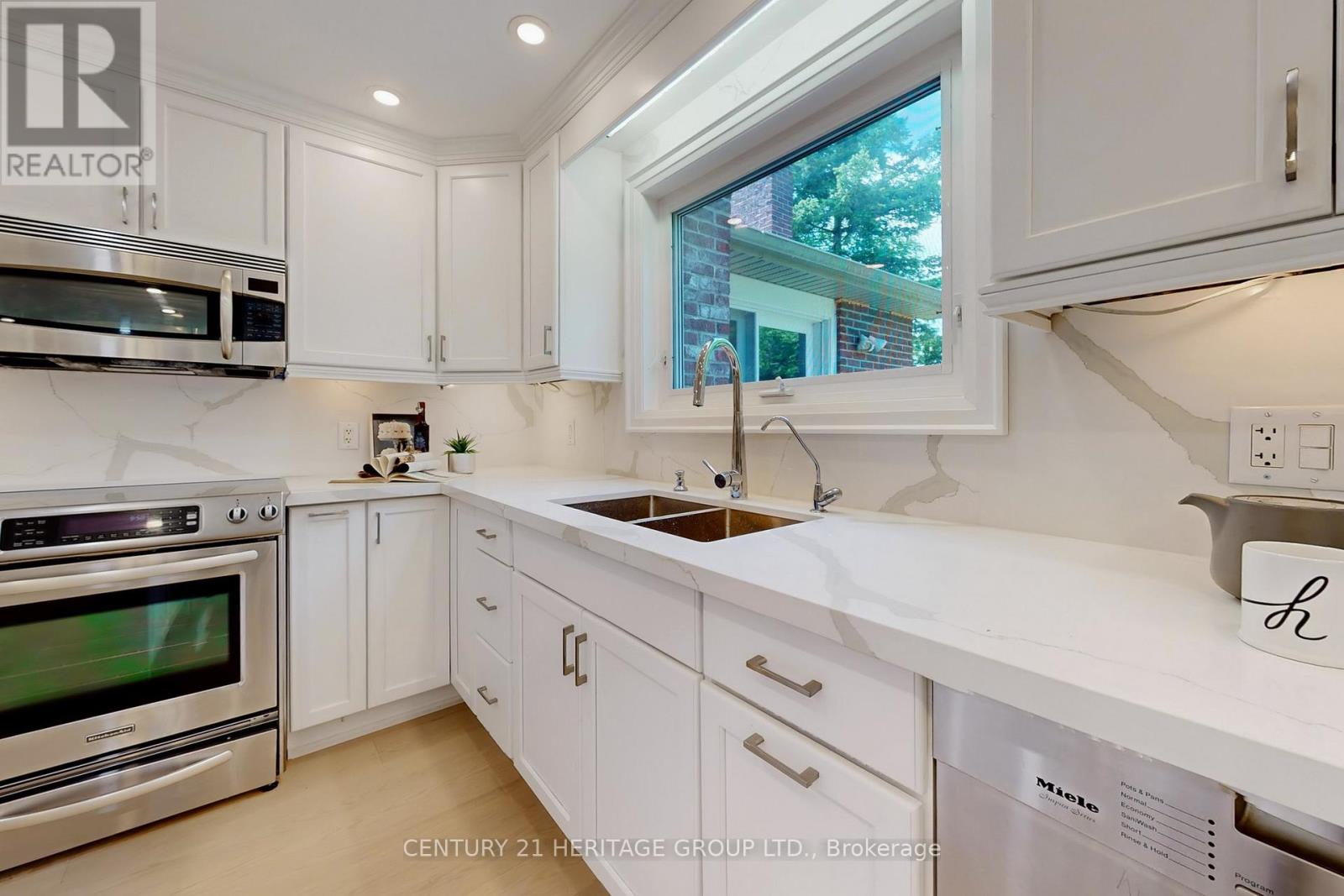 10 Cherry Blossom Lane, Markham, Ontario  L3T 3B9 - Photo 11 - N12227957