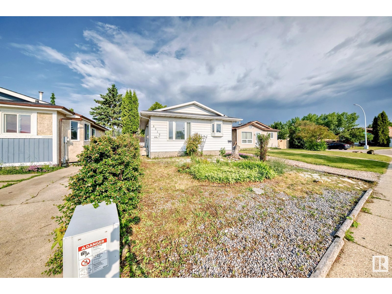 3312 44A ST NW NW, Edmonton, Alberta