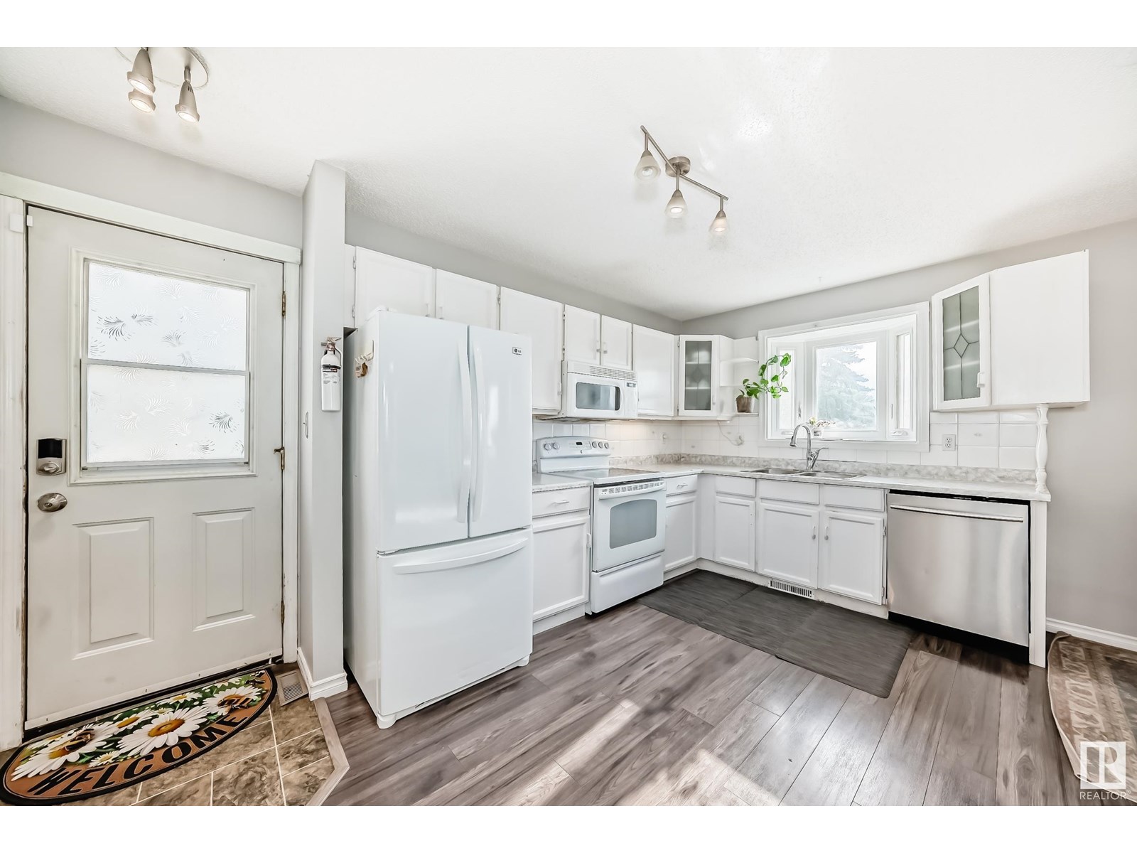 Property at 3312 44A ST NW NW image 4