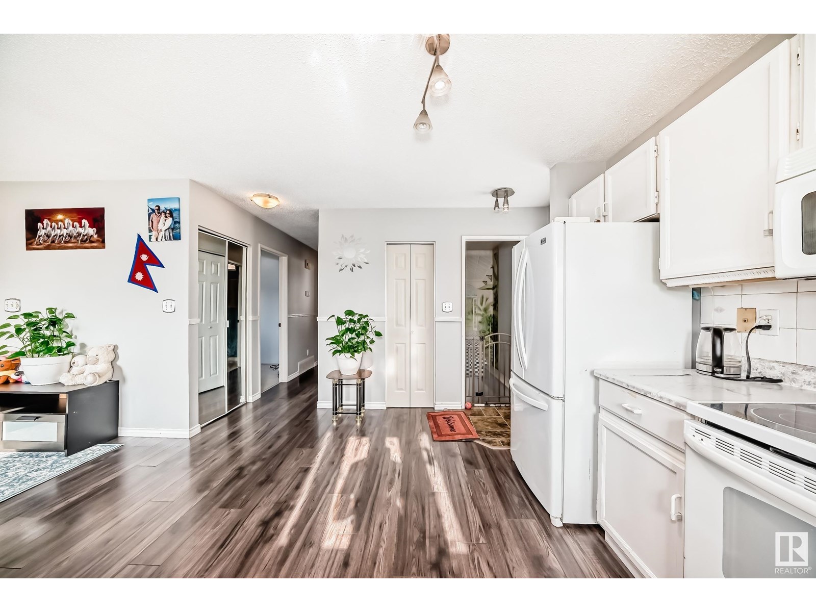 Property at 3312 44A ST NW NW image 2