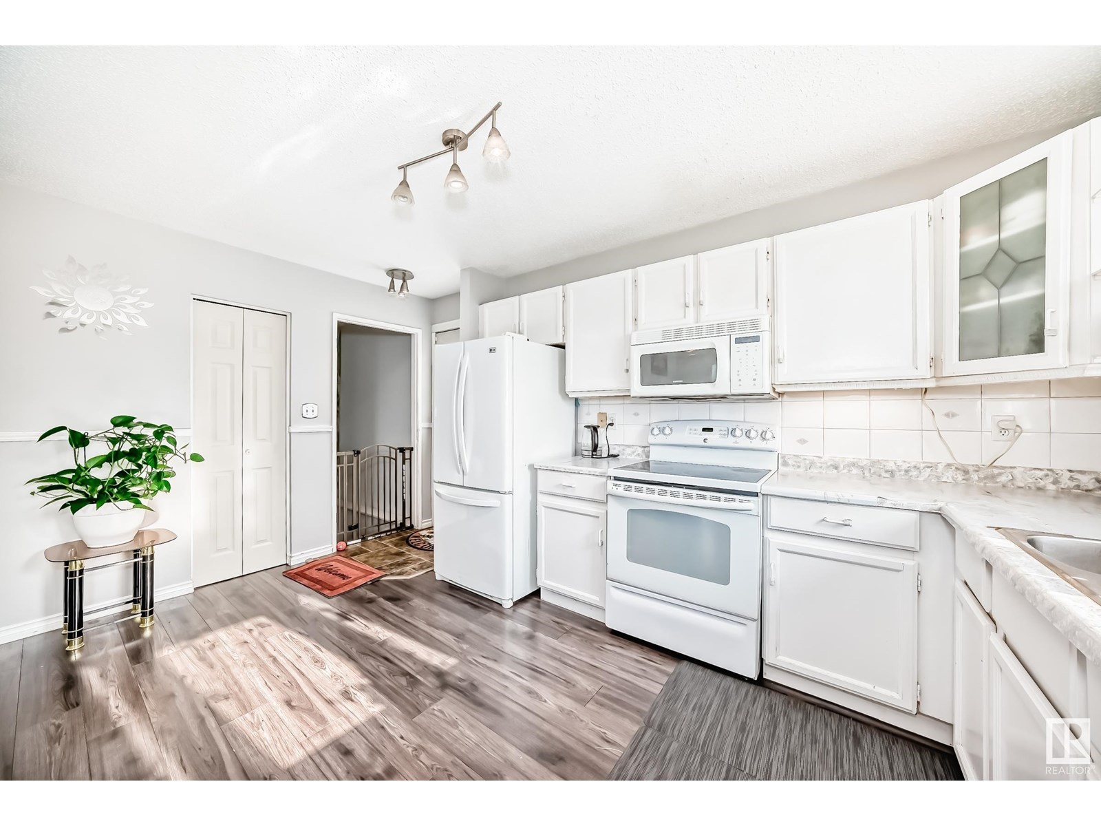 Property at 3312 44A ST NW NW image 3