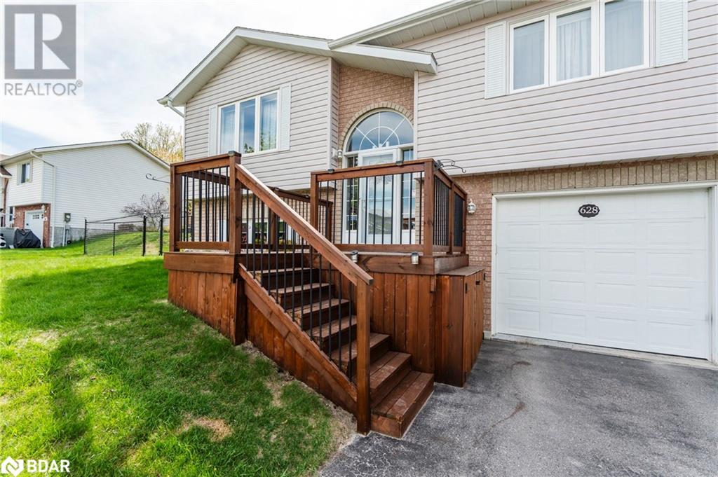 Property at 628 WAYNE Crescent image 2