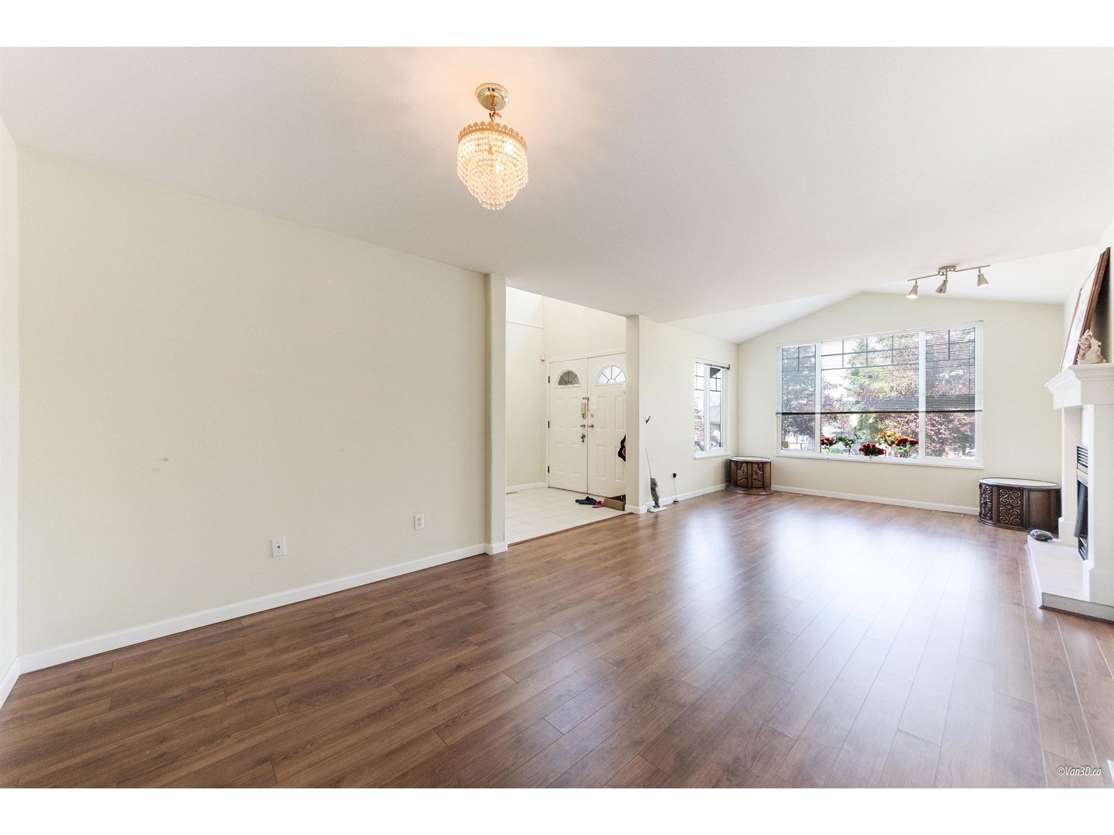 14534 St. Andrews Drive, Surrey, British Columbia  V3R 0W5 - Photo 2 - R3015551