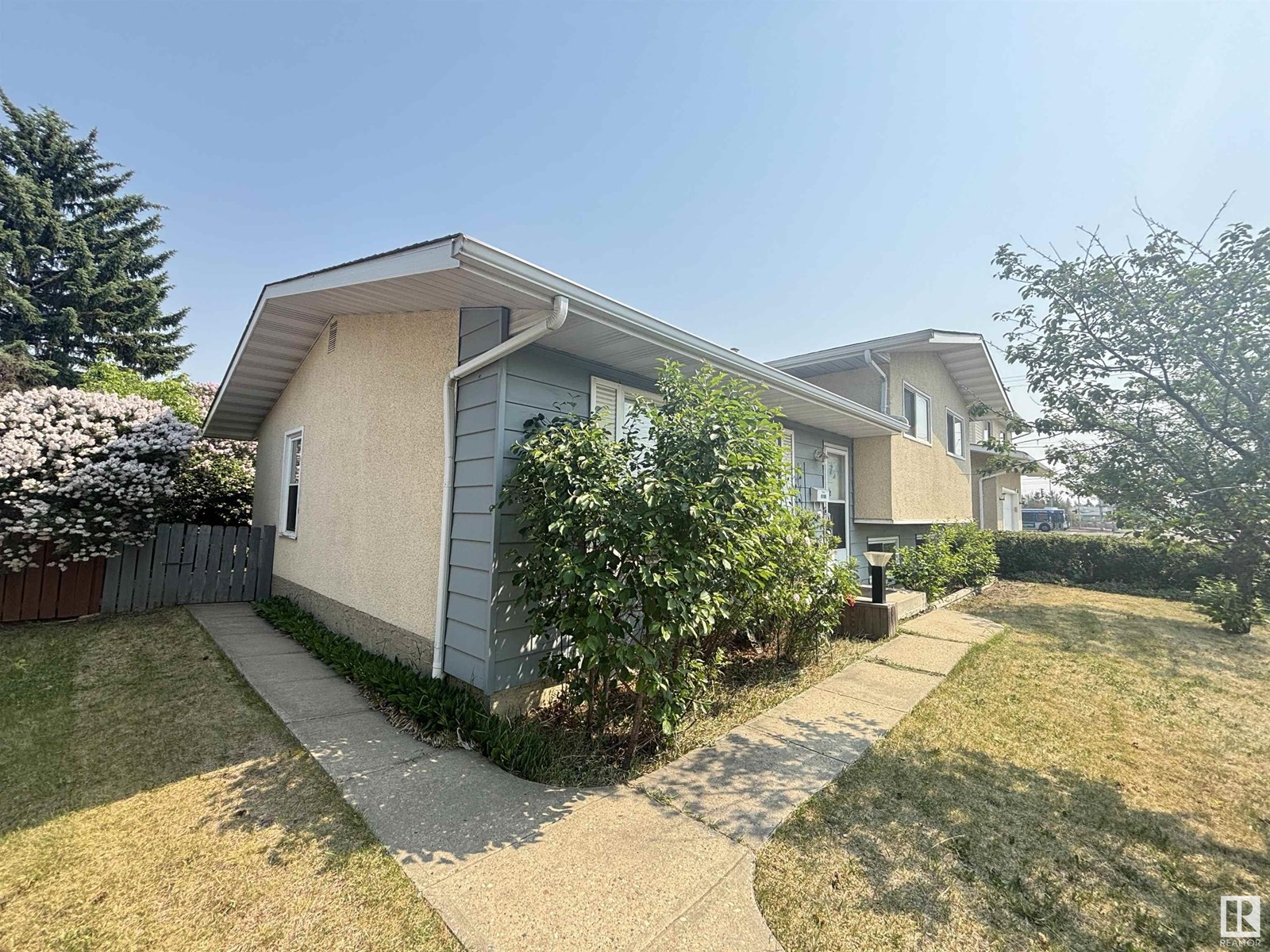 Property at 11108 40 AV NW image 4