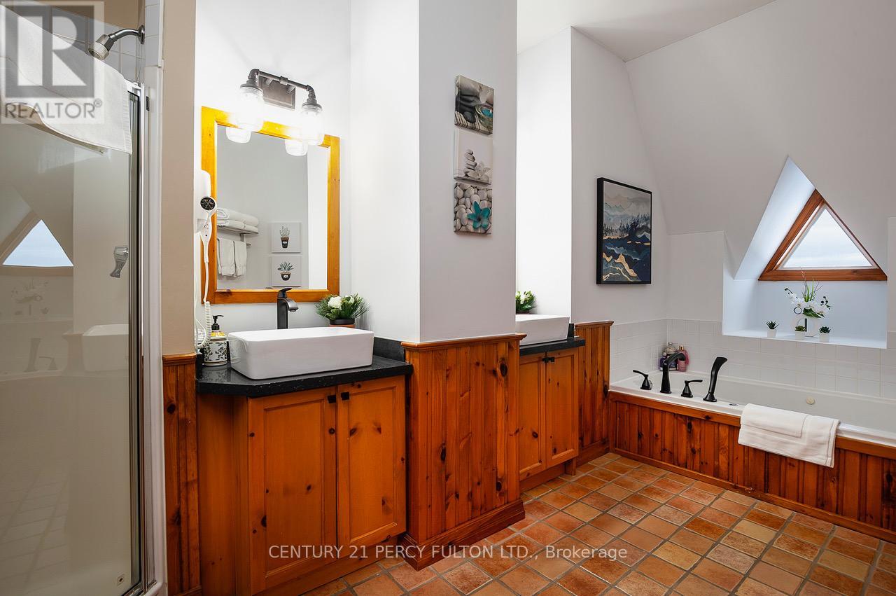 211 - 184 Snowbridge Way, Blue Mountains, Ontario  L9Y 0V1 - Photo 18 - X12227990