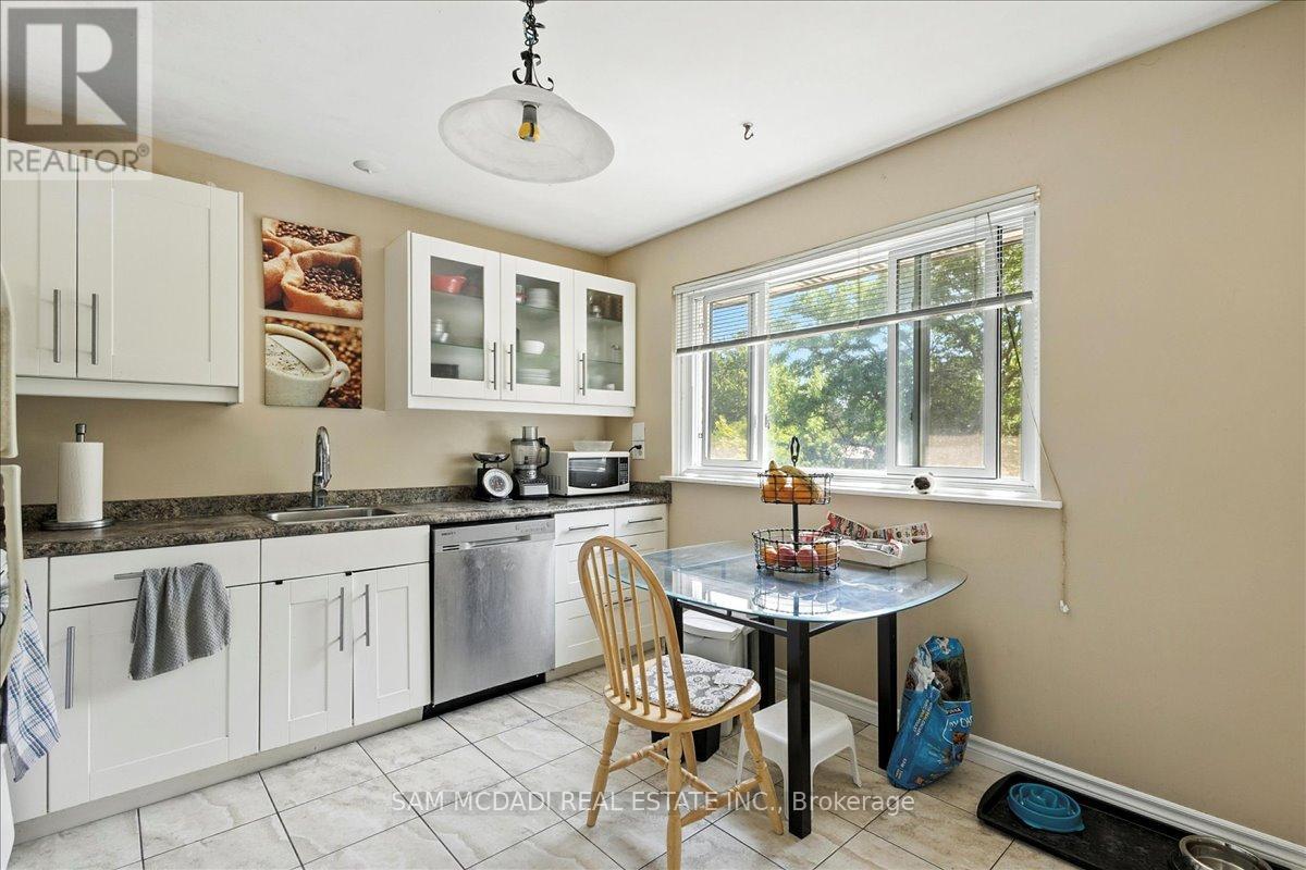 1211 Eighth Line, Oakville, Ontario  L6H 2H2 - Photo 15 - W12227999