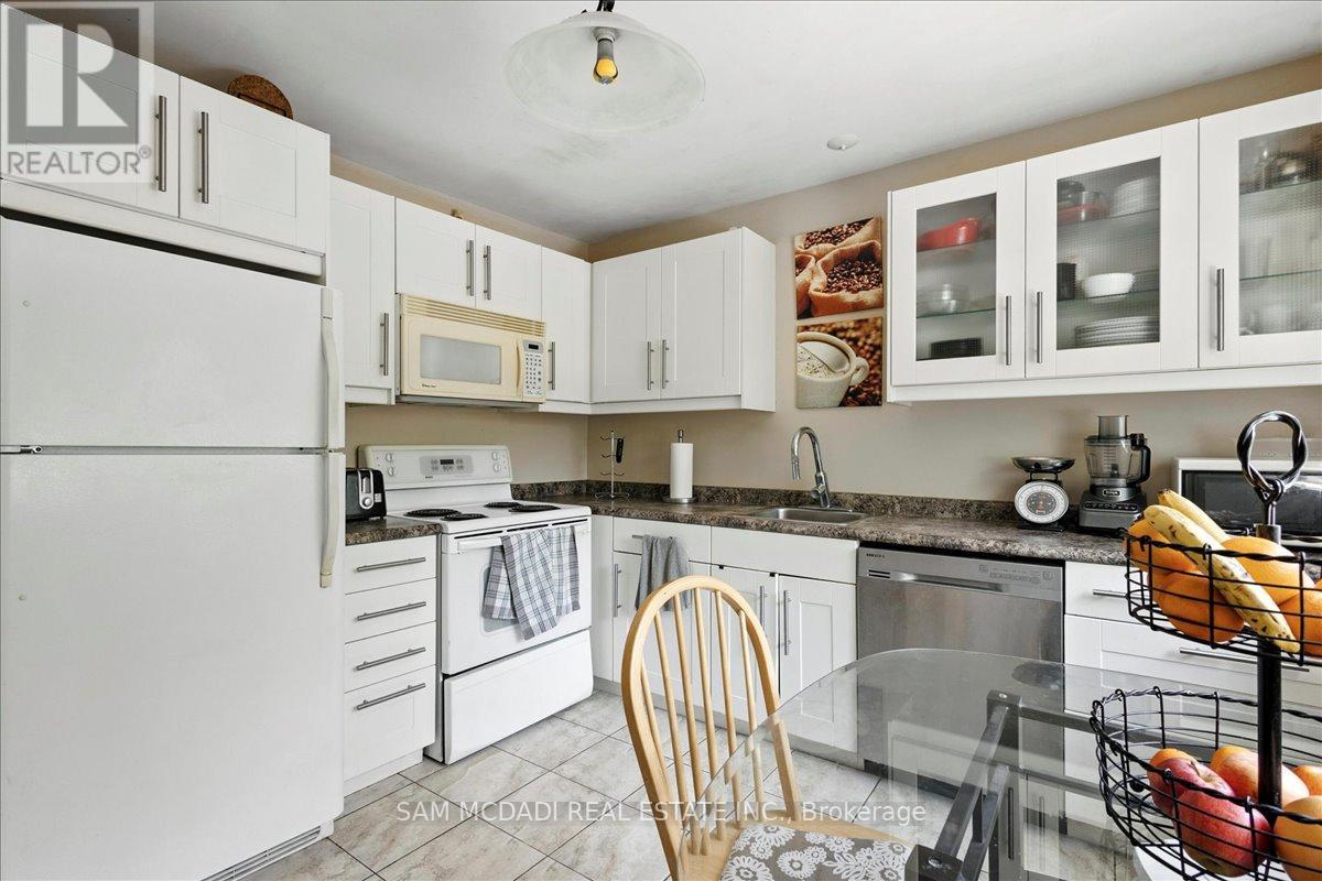 1211 Eighth Line, Oakville, Ontario  L6H 2H2 - Photo 16 - W12227999