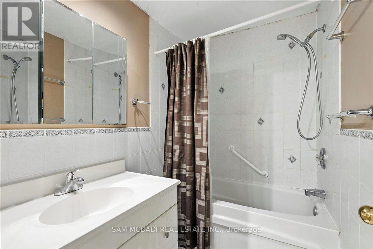1211 Eighth Line, Oakville, Ontario  L6H 2H2 - Photo 26 - W12227999