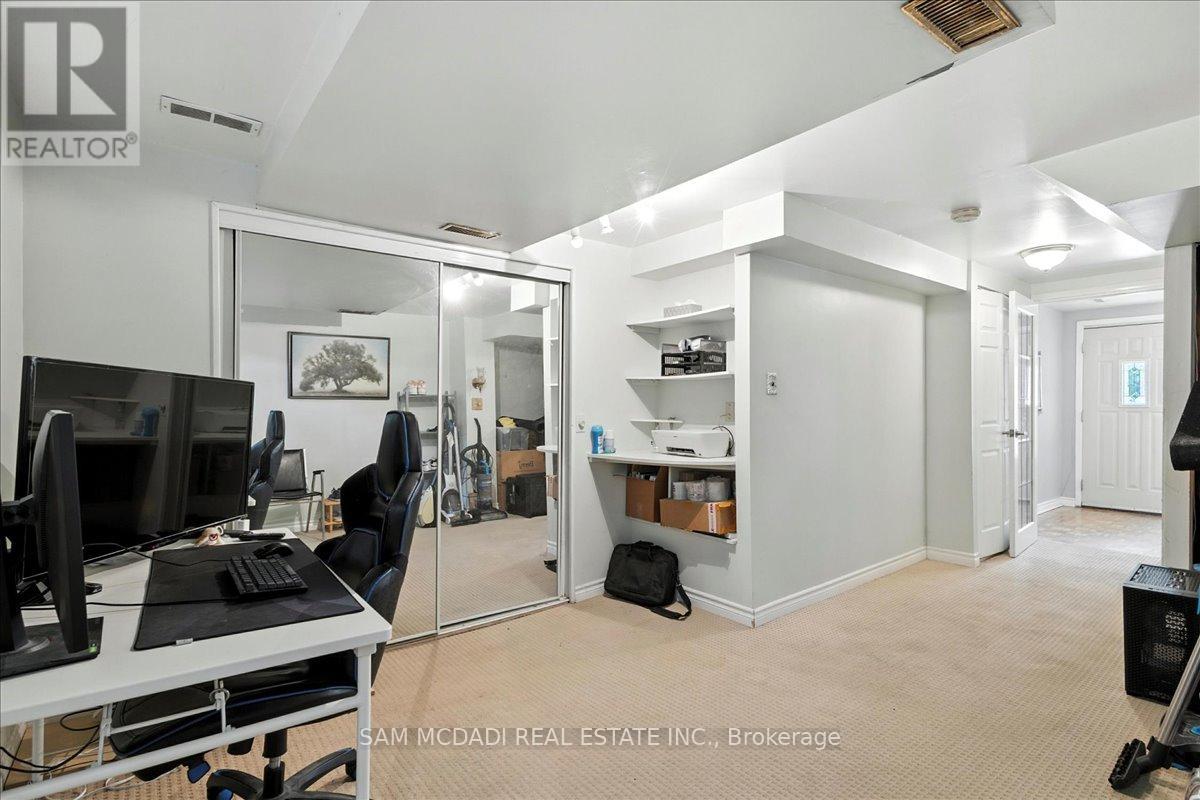 1211 Eighth Line, Oakville, Ontario  L6H 2H2 - Photo 6 - W12227999