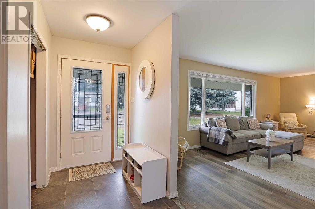 Property at 8 Sara King Court E image 4