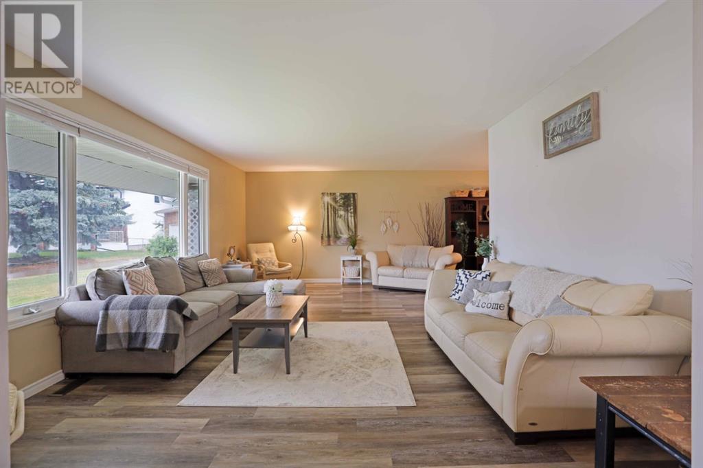 Property at 8 Sara King Court E image 5