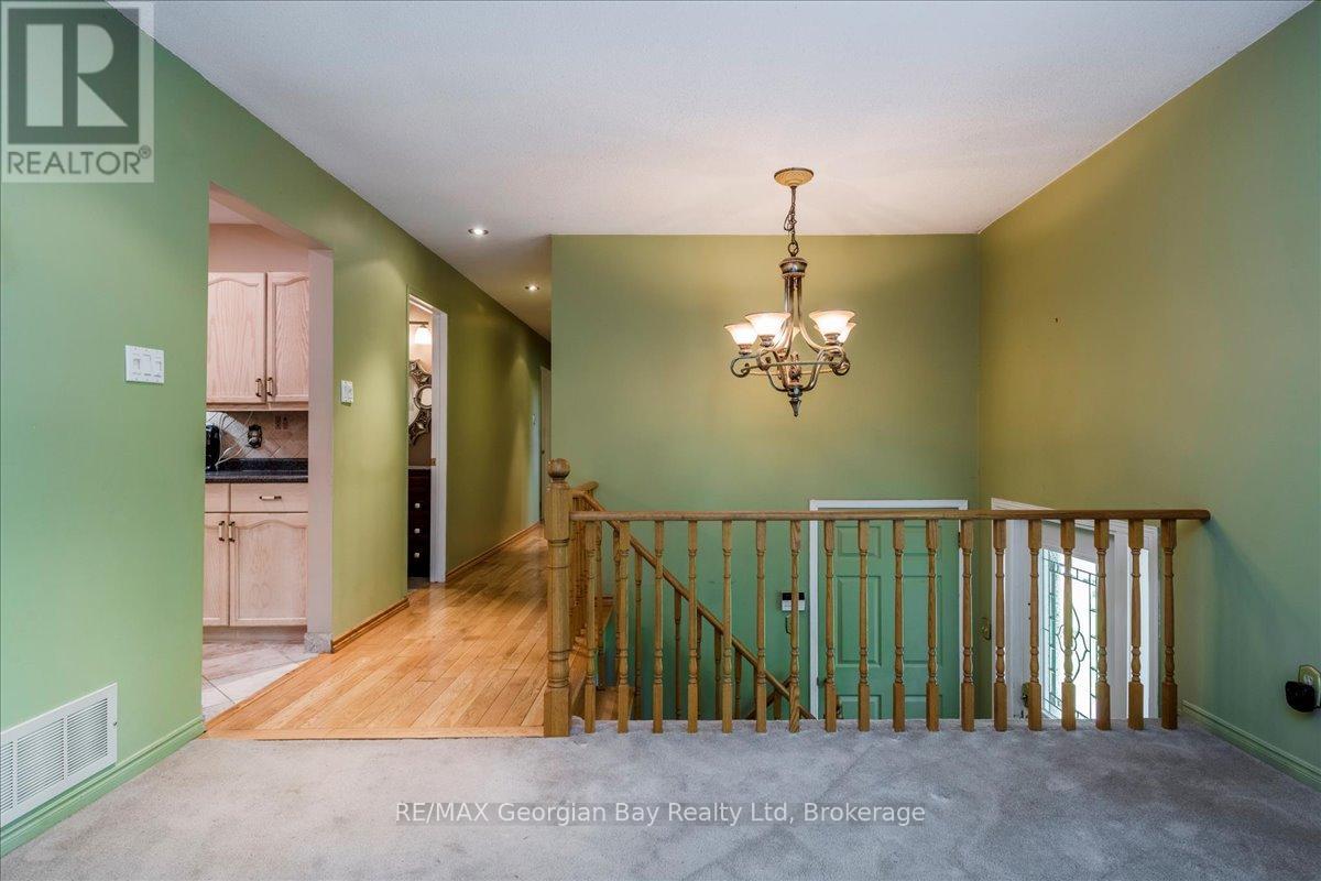 31 Lakeview Crescent, Tiny, Ontario  L9M 1R2 - Photo 10 - S12228049