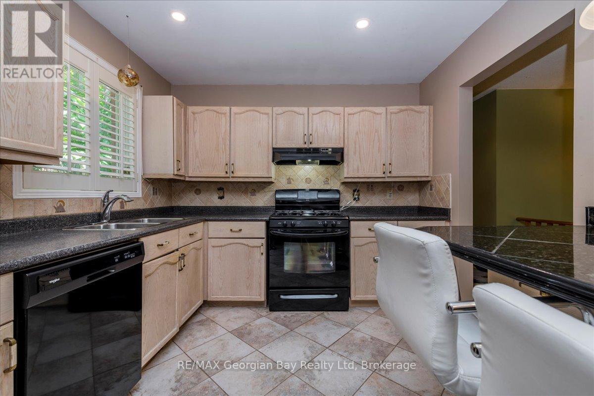 31 Lakeview Crescent, Tiny, Ontario  L9M 1R2 - Photo 14 - S12228049
