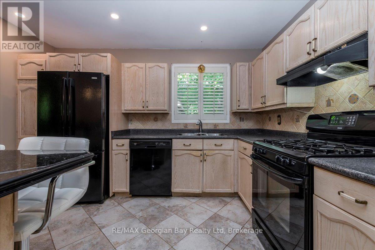31 Lakeview Crescent, Tiny, Ontario  L9M 1R2 - Photo 16 - S12228049