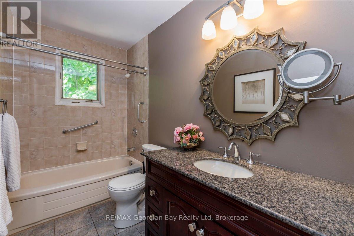 31 Lakeview Crescent, Tiny, Ontario  L9M 1R2 - Photo 17 - S12228049
