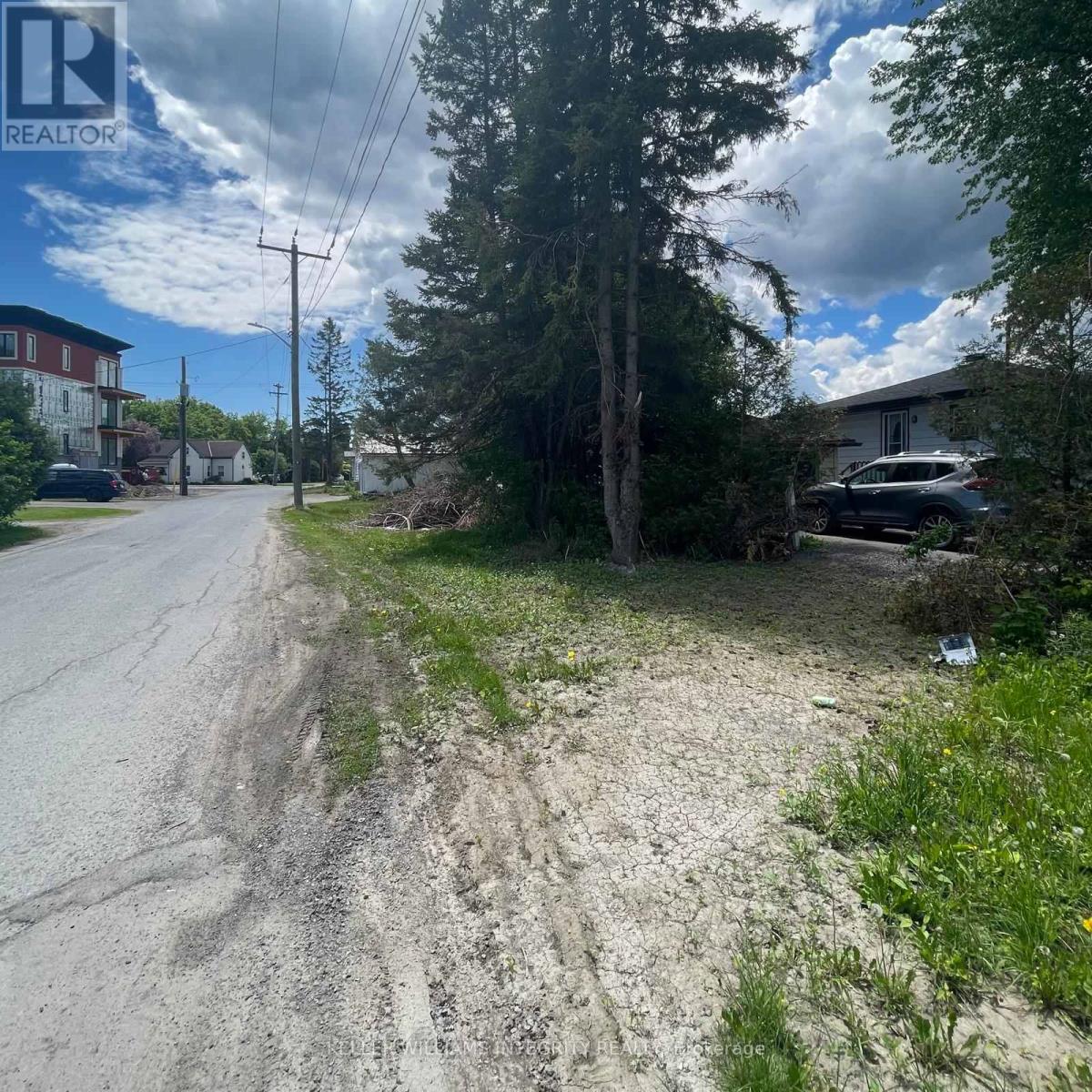 403 Rideau Street, North Grenville, Ontario  K0G 1J0 - Photo 4 - X12228037