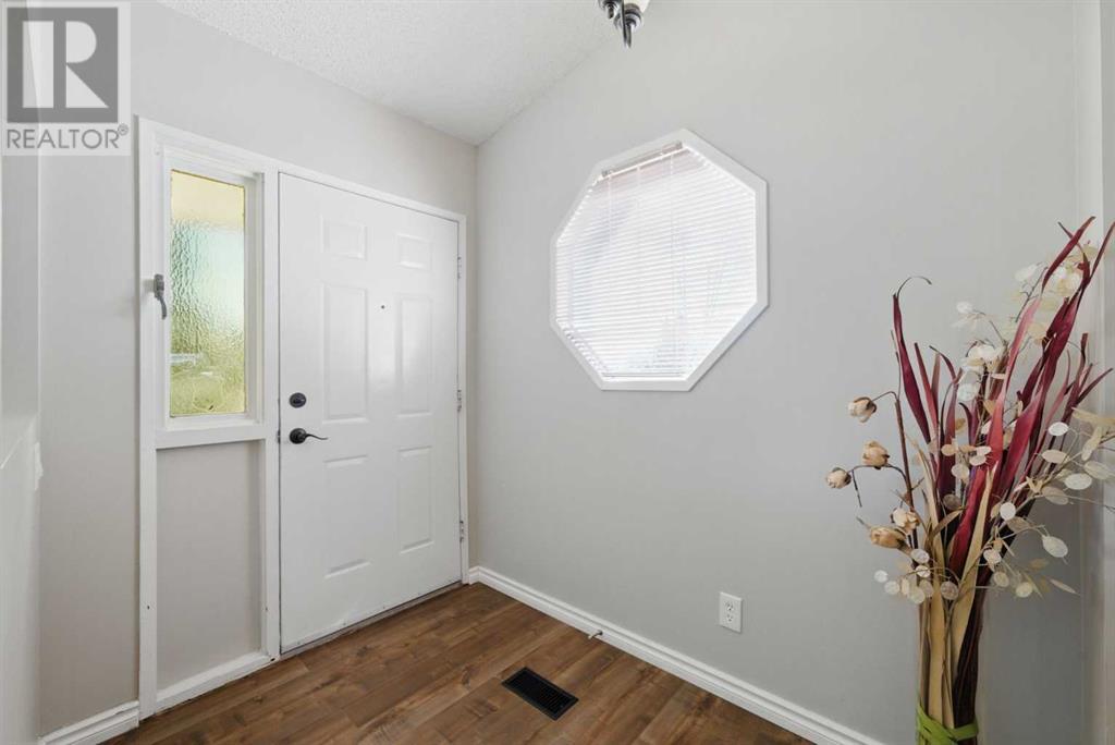 Property at 828 Hunterston Crescent NW image 2