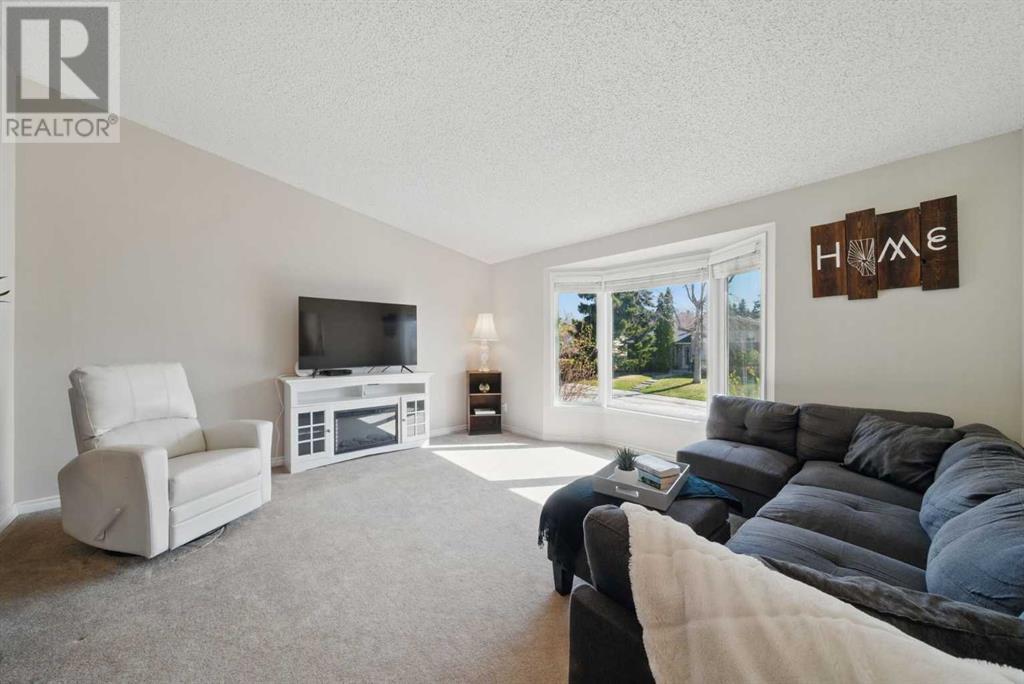 Property at 828 Hunterston Crescent NW image 4