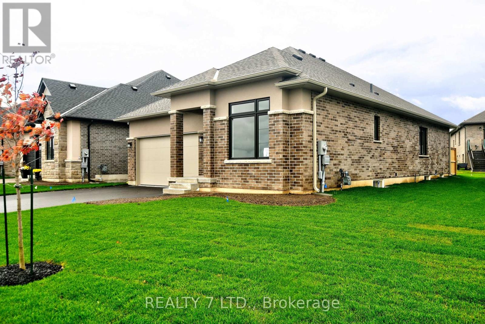 Property at 566 OLD COURSE TRAIL image 2