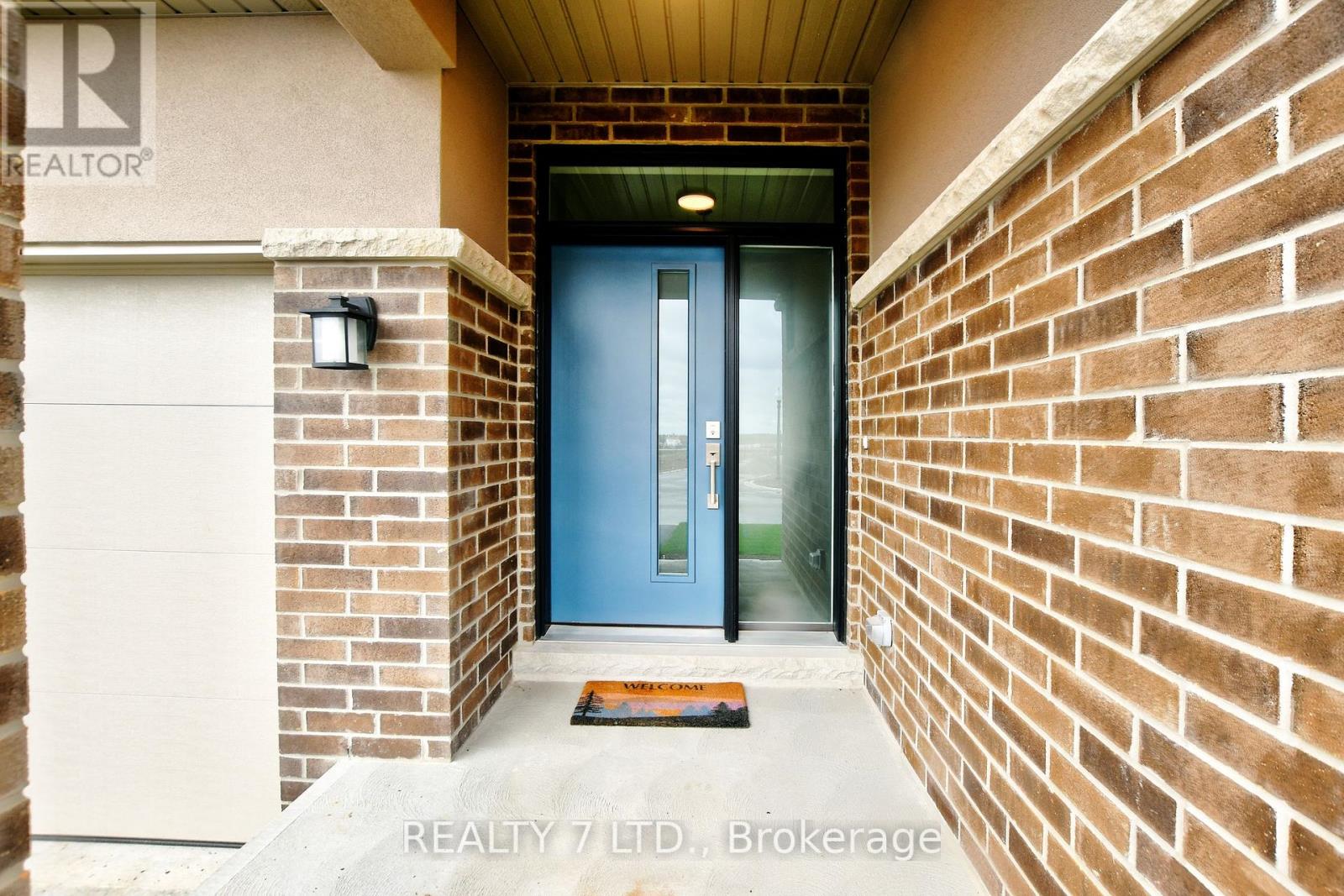 Property at 566 OLD COURSE TRAIL image 3