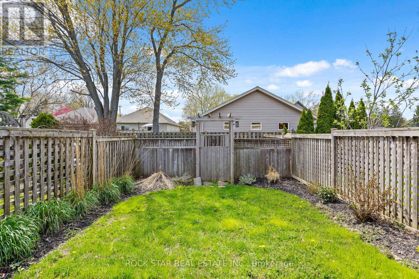66 Tanner Drive, Pelham, Ontario  L0S 1E4 - Photo 30 - X12228056